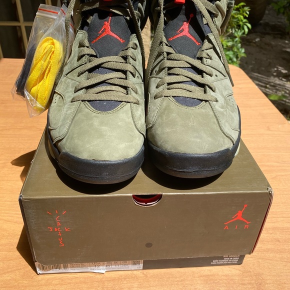 Jordan Retro 6 Travis Scott - Picture 5 of 14